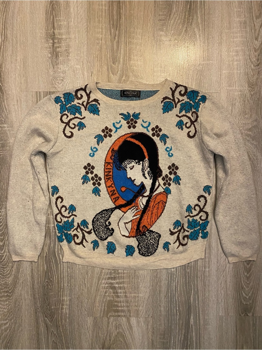 Vintage Kinkyna Women's Cream Graphic Crewneck Sweater with Teal & Orange Motif